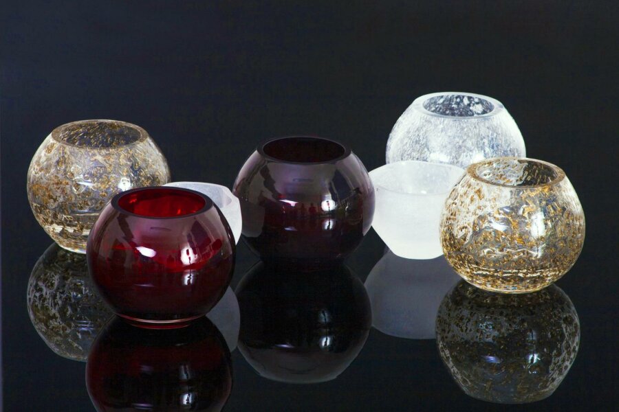 Nikola Chromečková, Mikrokosmos (soubor skleněných misek), vyvolávací cena 7 000,-